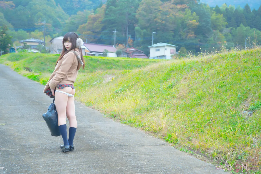 [JP] Megumi Aisaka (逢坂愛): Megu Ism メグ伊豆ム (586 photos)