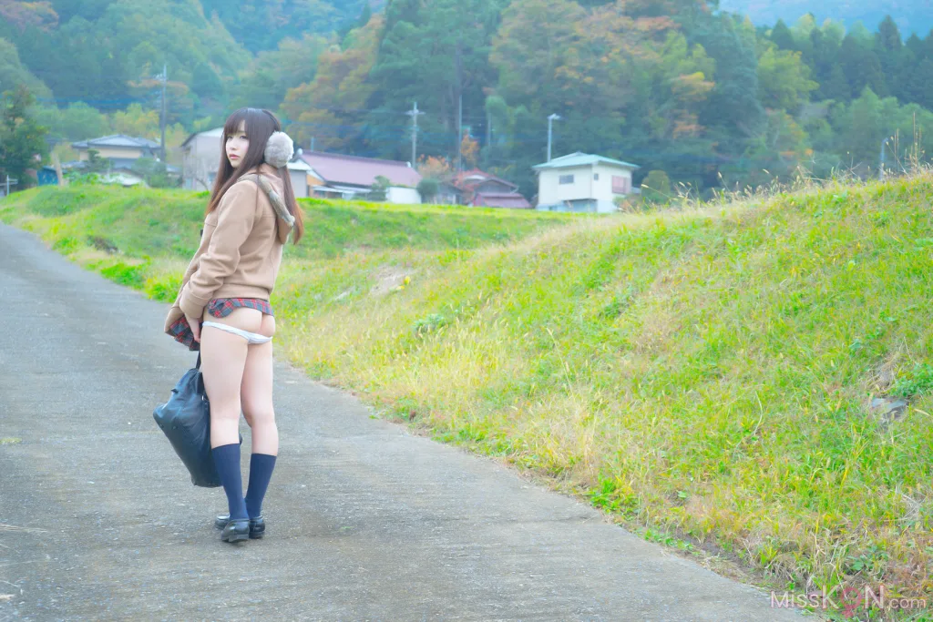 [JP] Megumi Aisaka (逢坂愛): Megu Ism メグ伊豆ム (586 photos)