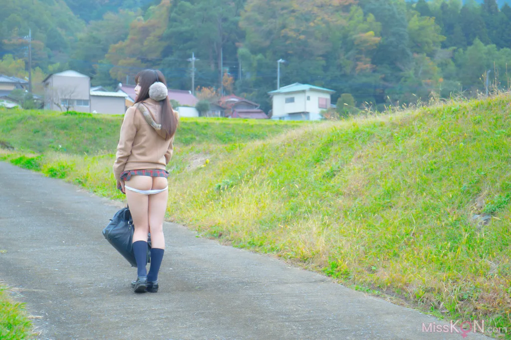 [JP] Megumi Aisaka (逢坂愛): Megu Ism メグ伊豆ム (586 photos)