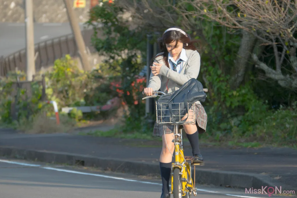 [JP] Megumi Aisaka (逢坂愛): Megu Ism メグ伊豆ム (586 photos)