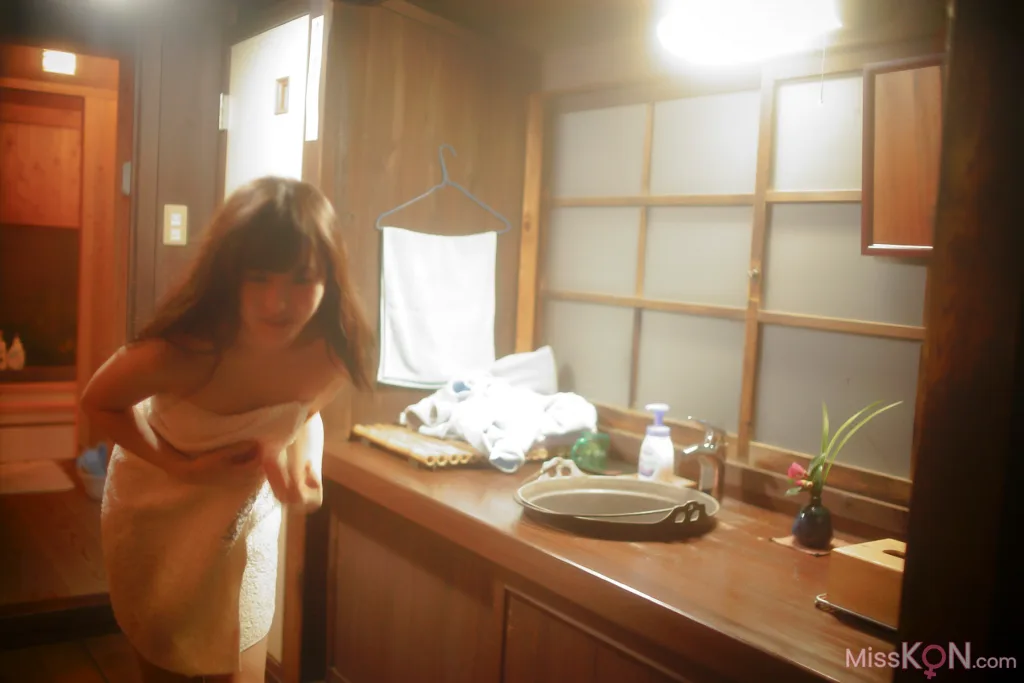 [JP] Megumi Aisaka (逢坂愛): Megu Ism メグ伊豆ム (586 photos)