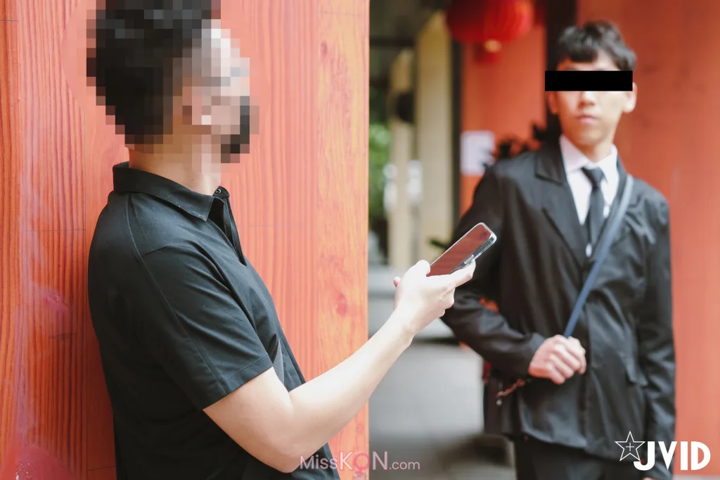 [JVID] 乐乐: 部下之妻-NTR剧情-在下属面前强奸他老婆 (135 photos)