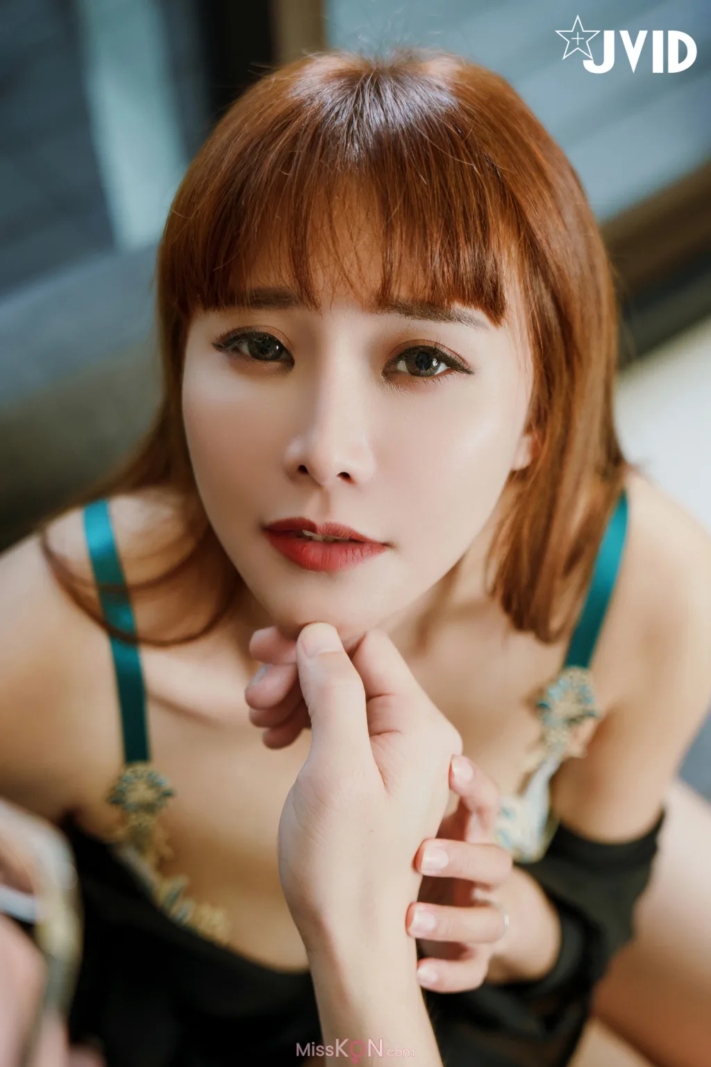 [JVID] 乐乐: 部下之妻-NTR剧情-在下属面前强奸他老婆 (135 photos)
