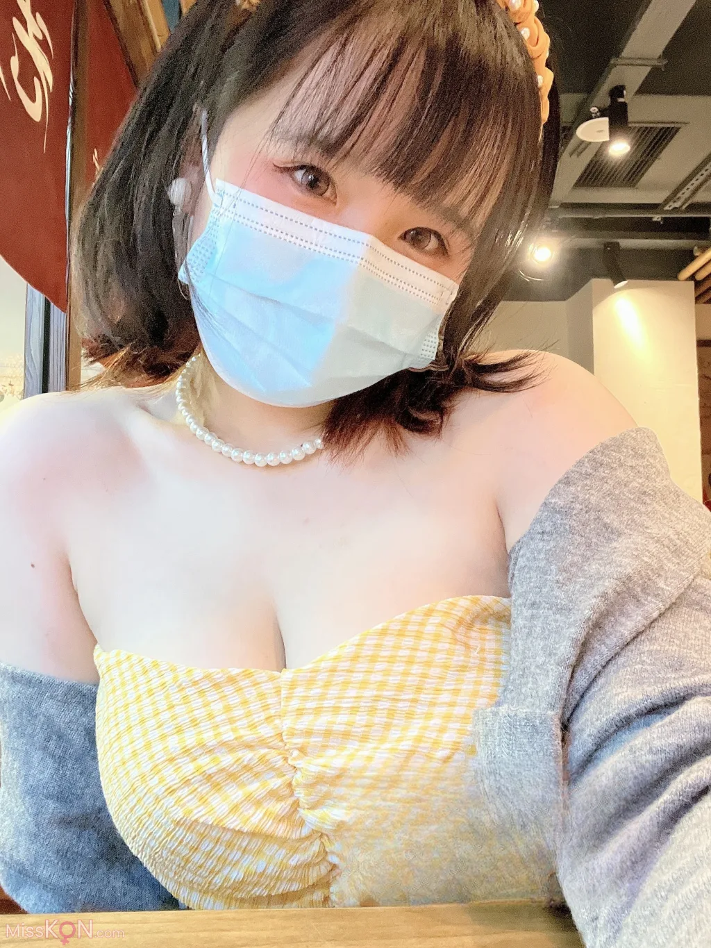 Coser@阿半今天很开心: 黄色抹胸 (68 photos )
