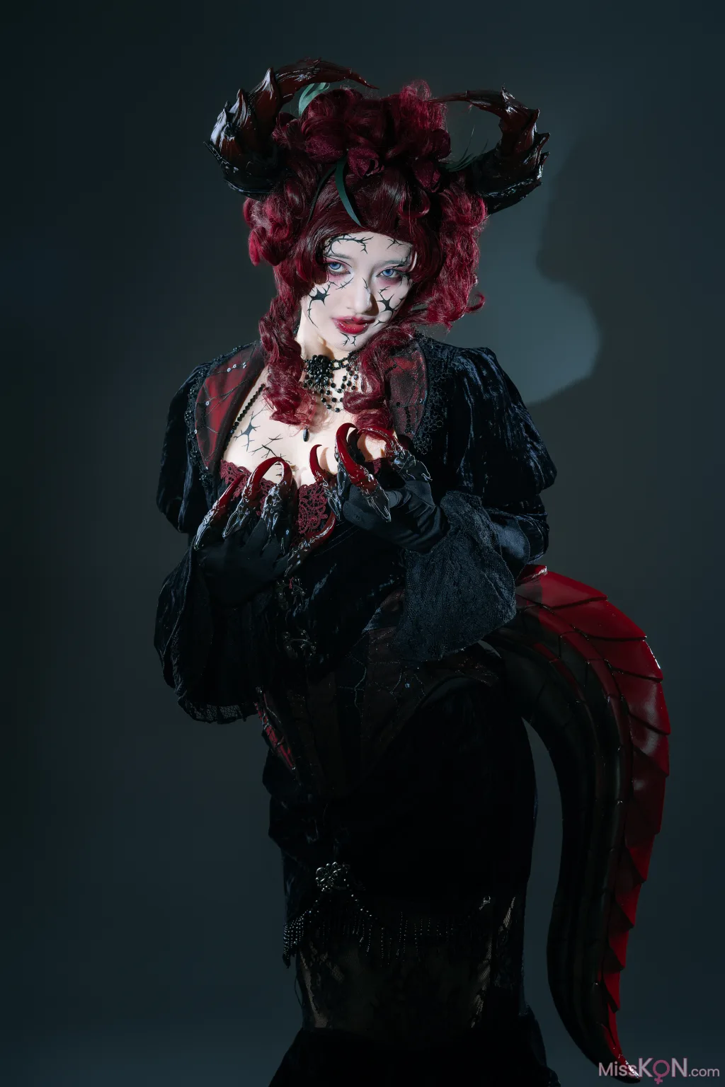 Coser@云溪溪 (Yunx1x1) & 奶桃桃: 似我 菲尔·尤洛安 (12 photos)