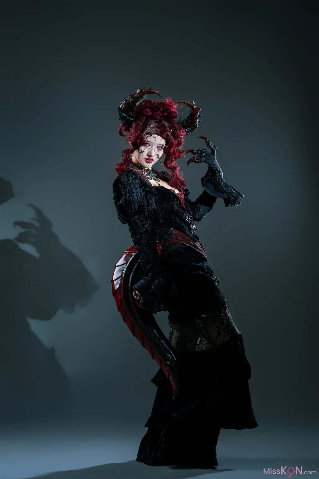 Coser@云溪溪 (Yunx1x1) & 奶桃桃: 似我 菲尔·尤洛安 (12 photos)