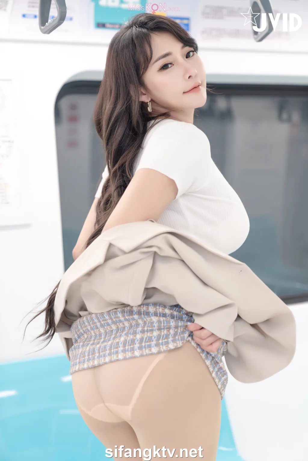 [JVID] Lele 樂樂: 夜道を帰宅途中の巨乳妙齡女子《樂_樂》 (190 photos )
