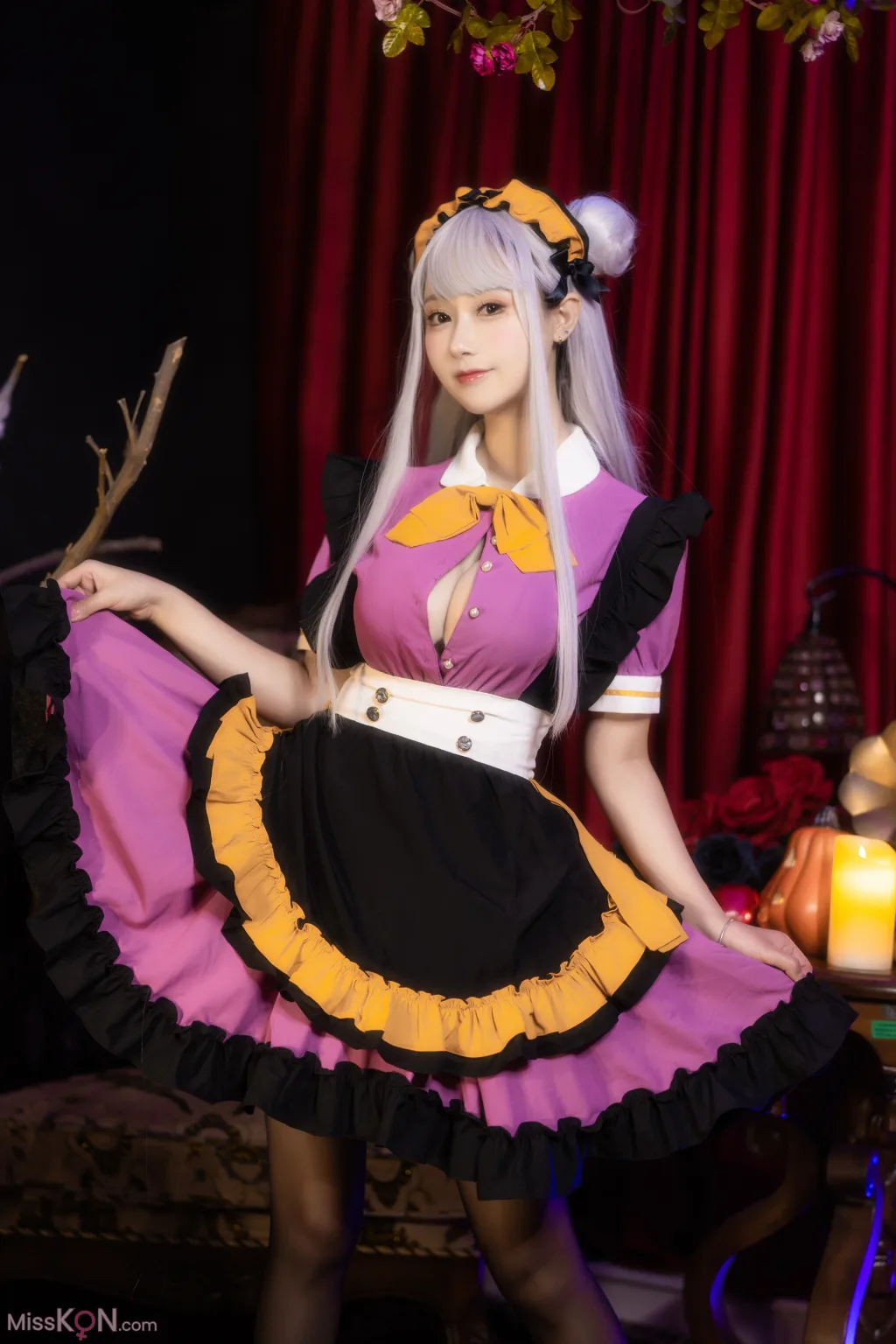 Coser@羽生三未: 万圣黑丝女仆 (37 photos)