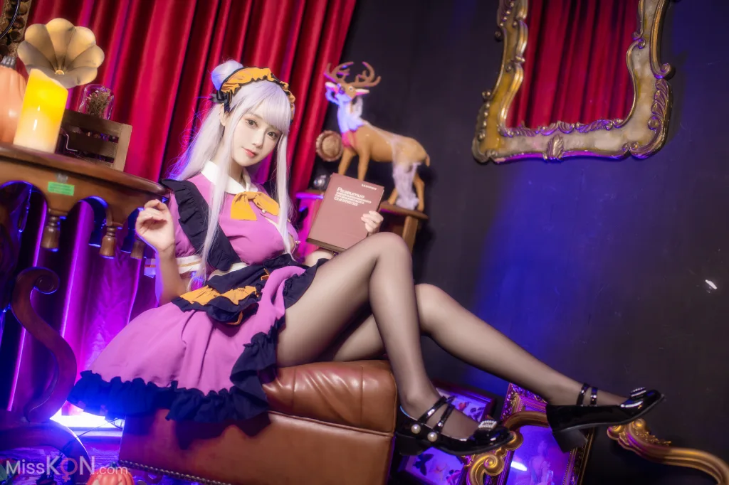 Coser@羽生三未: 万圣黑丝女仆 (37 photos)