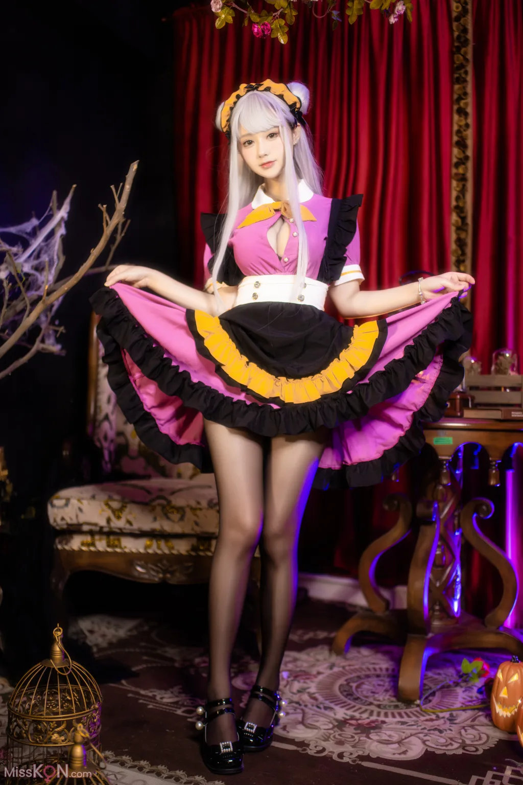 Coser@羽生三未: 万圣黑丝女仆 (37 photos)