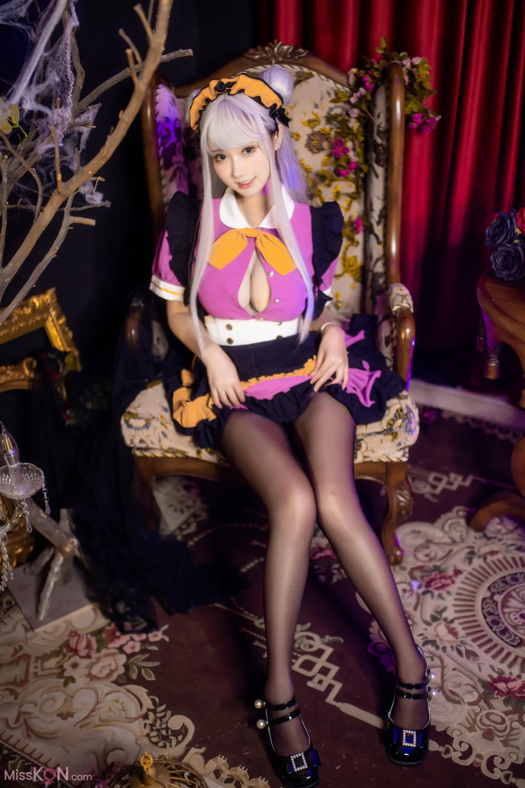 Coser@羽生三未: 万圣黑丝女仆 (37 photos)