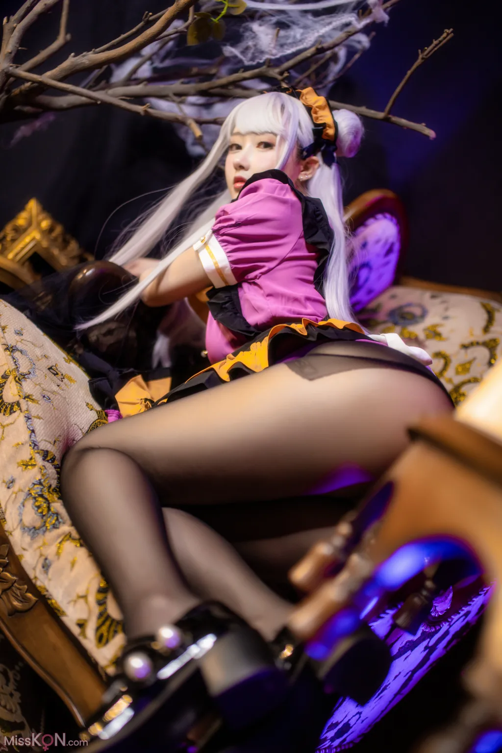 Coser@羽生三未: 万圣黑丝女仆 (37 photos)
