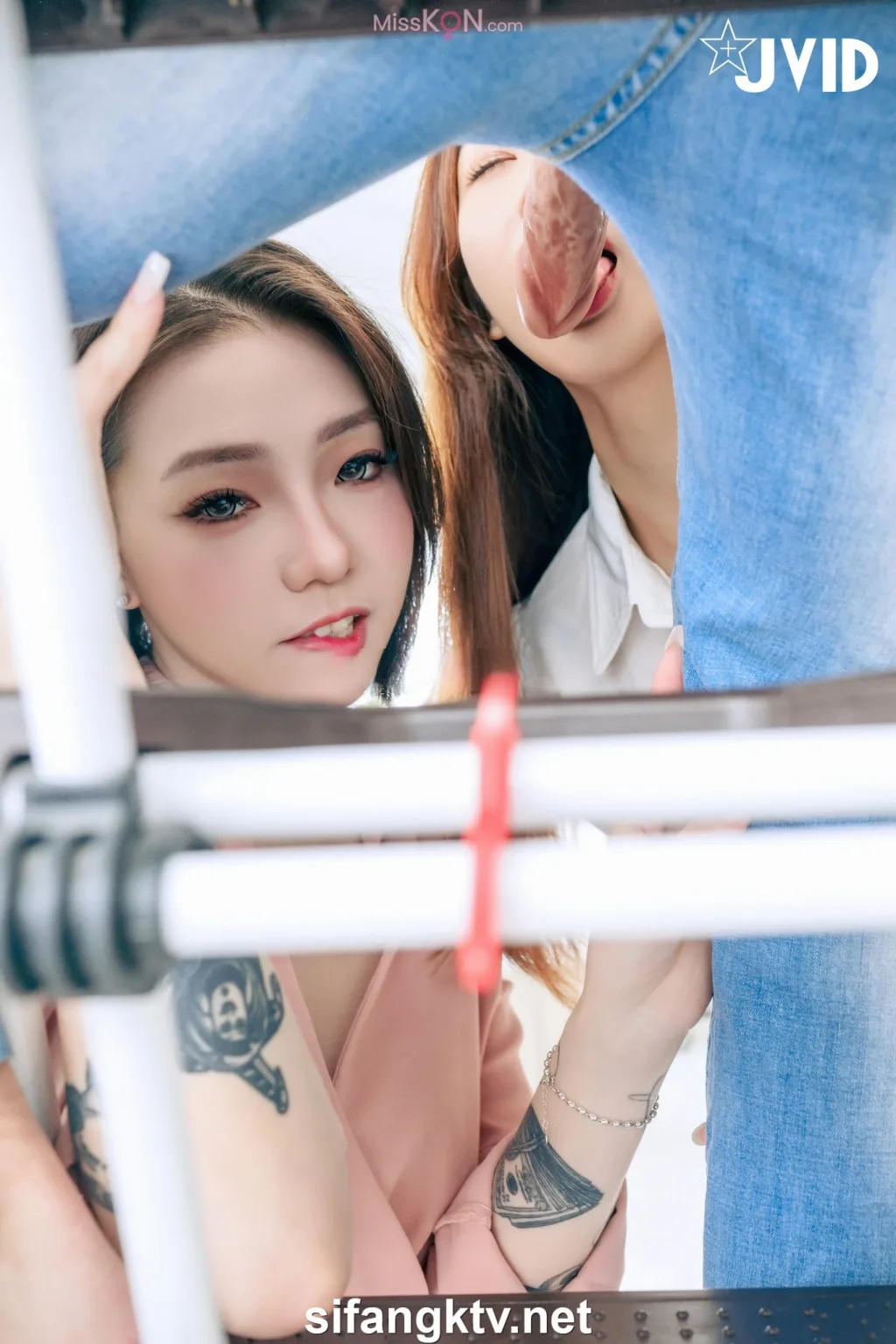 [JVID] 婕咪 Juice &amp; 雅捷: 飢渴姊妹雅捷 X 婕咪用時間停止器侵犯維修工人-沒榨乾是不會停的 (213 photos )