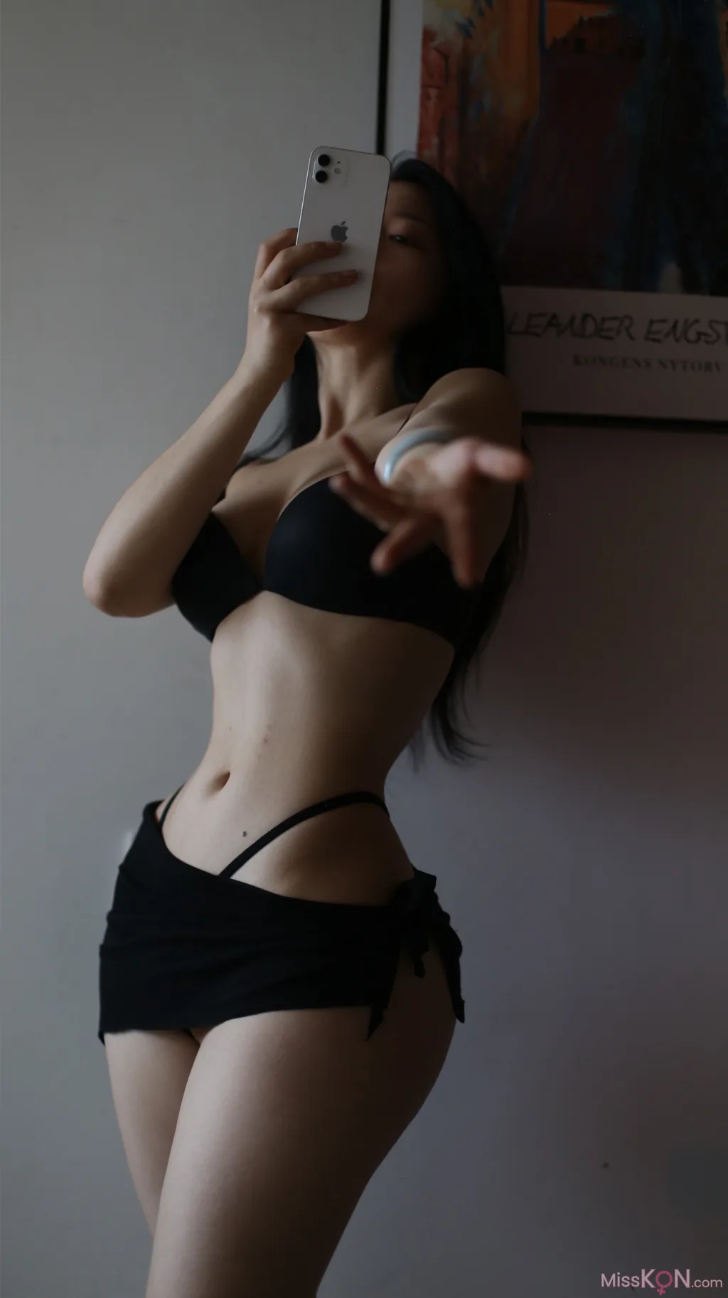 文茜cool: 黑色魅惑 (74 photos)