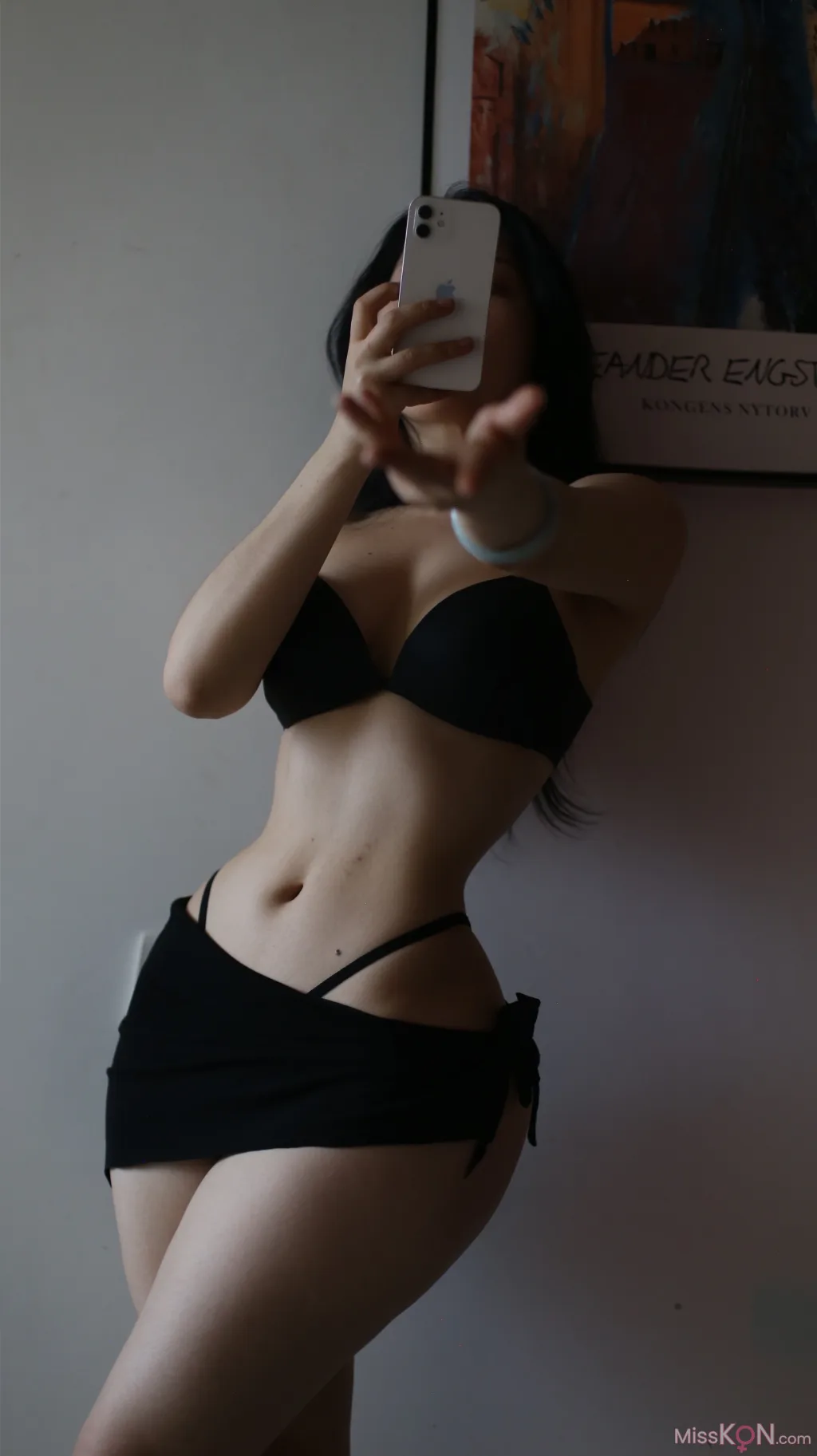 文茜cool: 黑色魅惑 (74 photos)