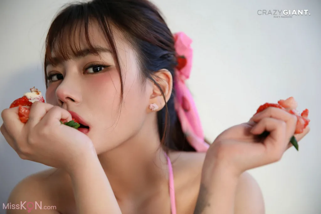 [CRAZYGIANT] Bani: Strawberry Vibes (78 photos)