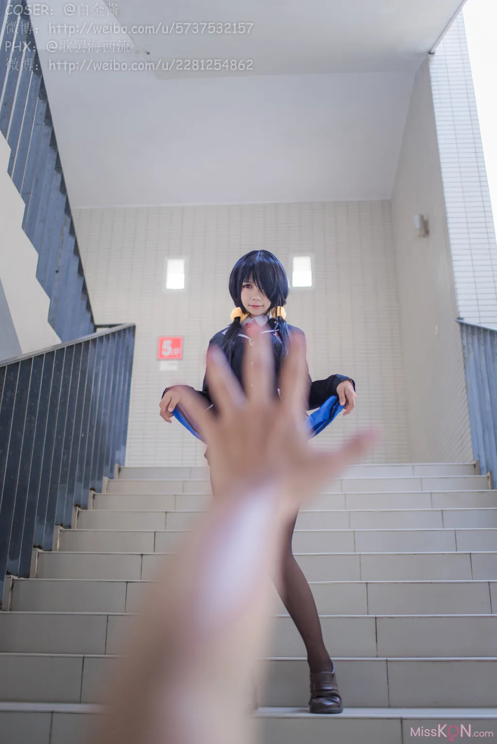 Coser@白金Saki: 制服黑丝 (28 photos)
