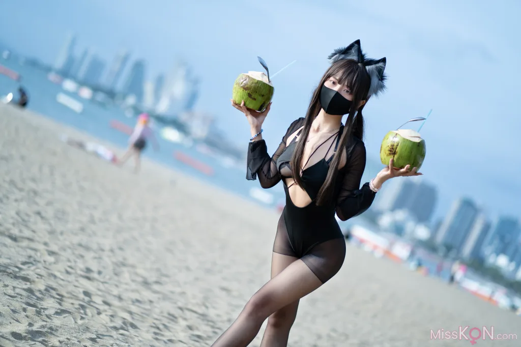 Coser@职业奶妈三水子: 黑丝泳装 (70 photos)