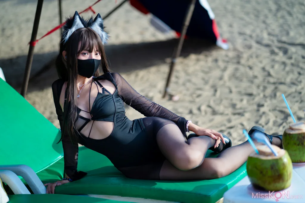 Coser@职业奶妈三水子: 黑丝泳装 (70 photos)