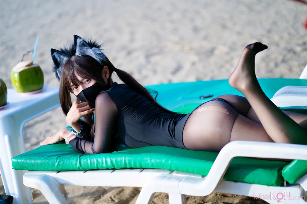 Coser@职业奶妈三水子: 黑丝泳装 (70 photos)