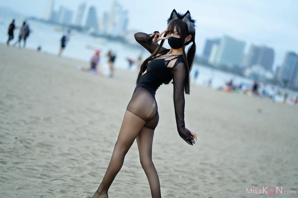 Coser@职业奶妈三水子: 黑丝泳装 (70 photos)