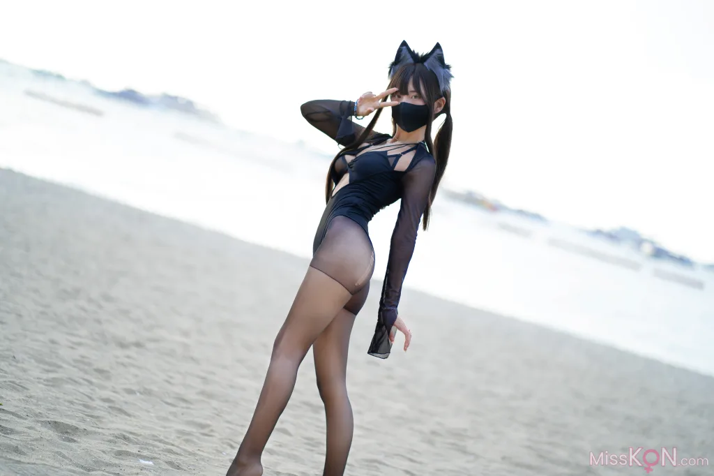 Coser@职业奶妈三水子: 黑丝泳装 (70 photos)