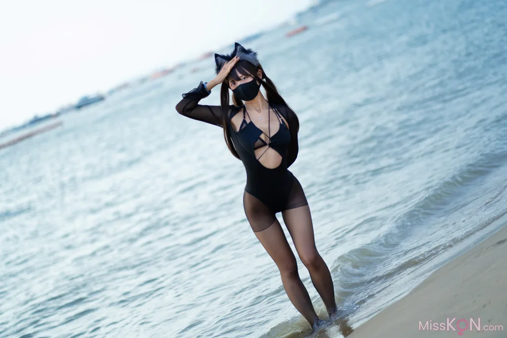 Coser@职业奶妈三水子: 黑丝泳装 (70 photos)