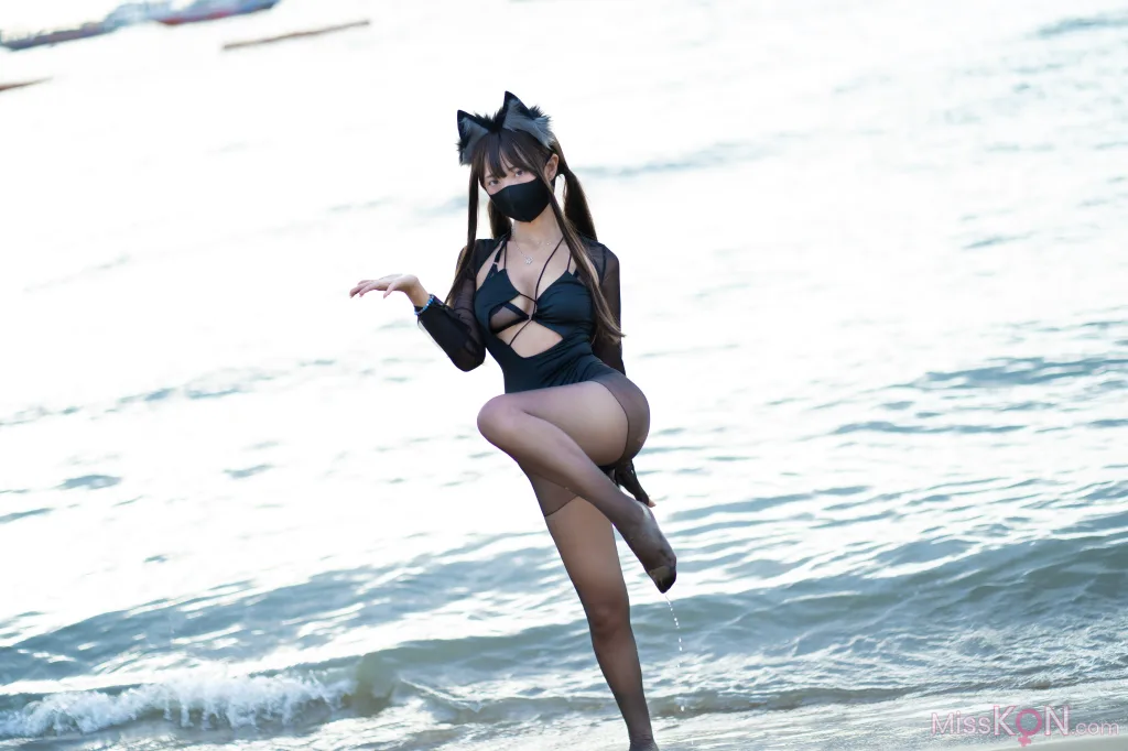 Coser@职业奶妈三水子: 黑丝泳装 (70 photos)