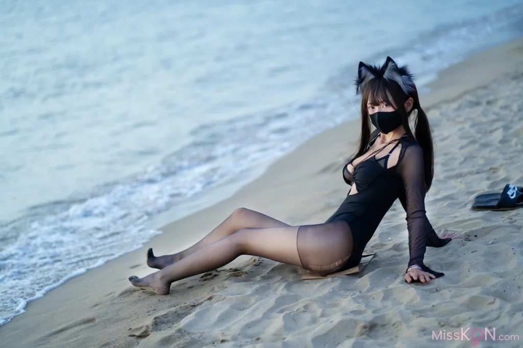 Coser@职业奶妈三水子: 黑丝泳装 (70 photos)