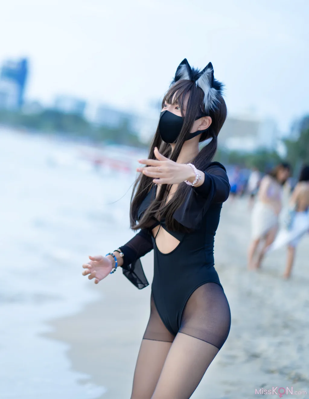 Coser@职业奶妈三水子: 黑丝泳装 (70 photos)