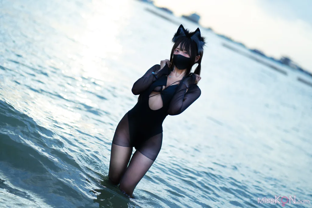 Coser@职业奶妈三水子: 黑丝泳装 (70 photos)