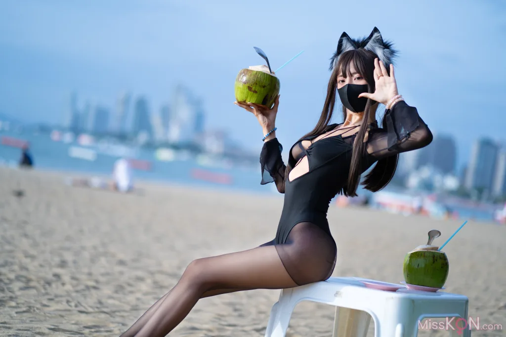 Coser@职业奶妈三水子: 黑丝泳装 (70 photos)