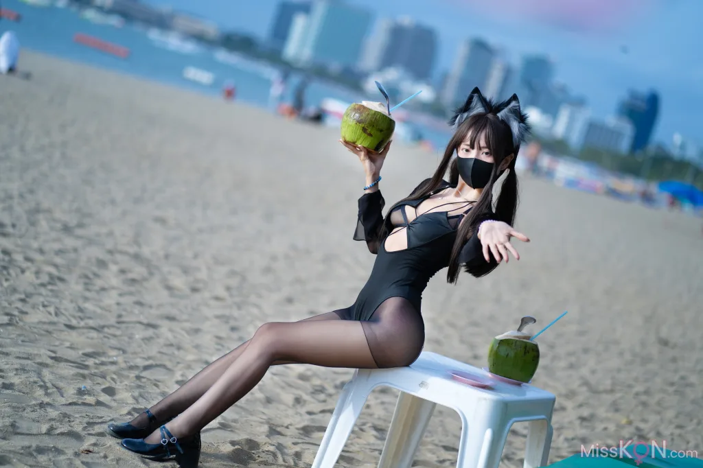 Coser@职业奶妈三水子: 黑丝泳装 (70 photos)