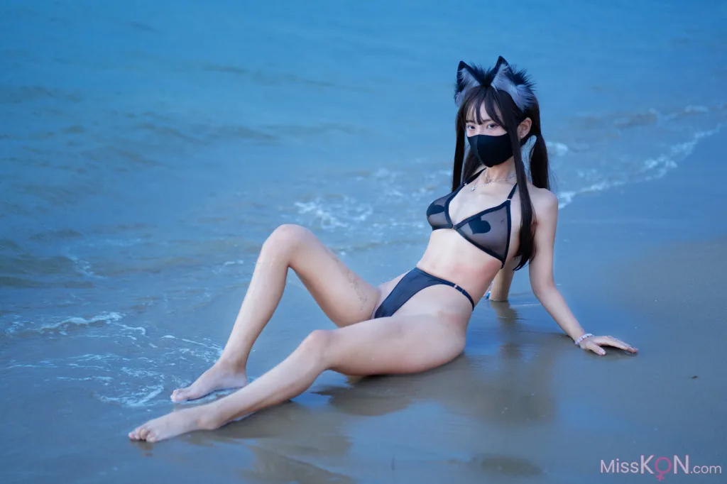 Coser@职业奶妈三水子: 黑丝泳装 (70 photos)