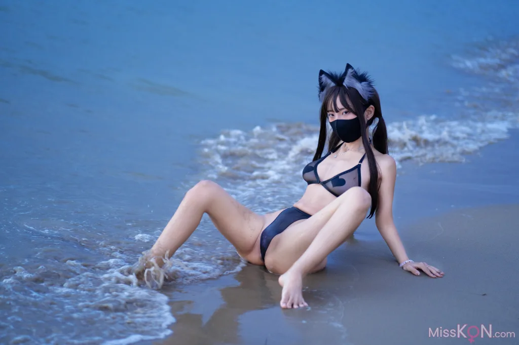 Coser@职业奶妈三水子: 黑丝泳装 (70 photos)