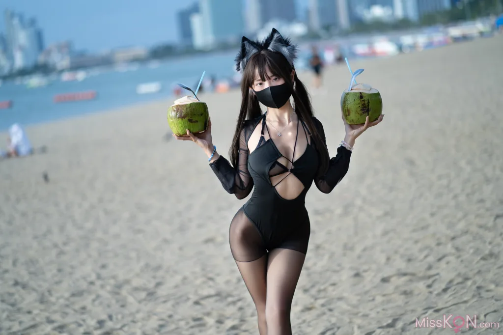 Coser@职业奶妈三水子: 黑丝泳装 (70 photos)