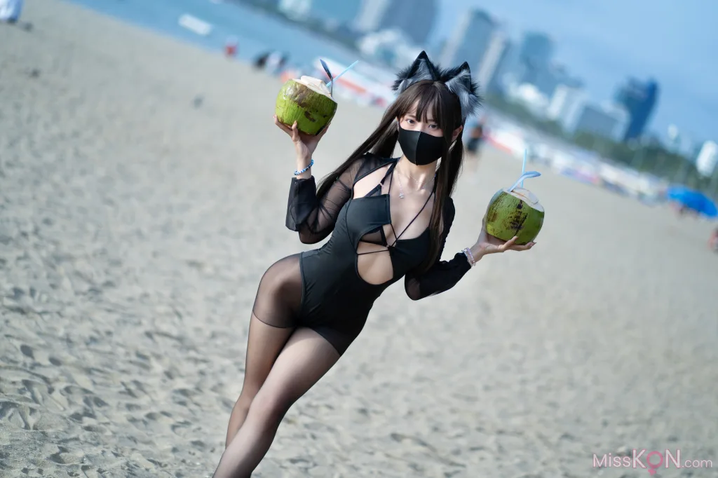 Coser@职业奶妈三水子: 黑丝泳装 (70 photos)