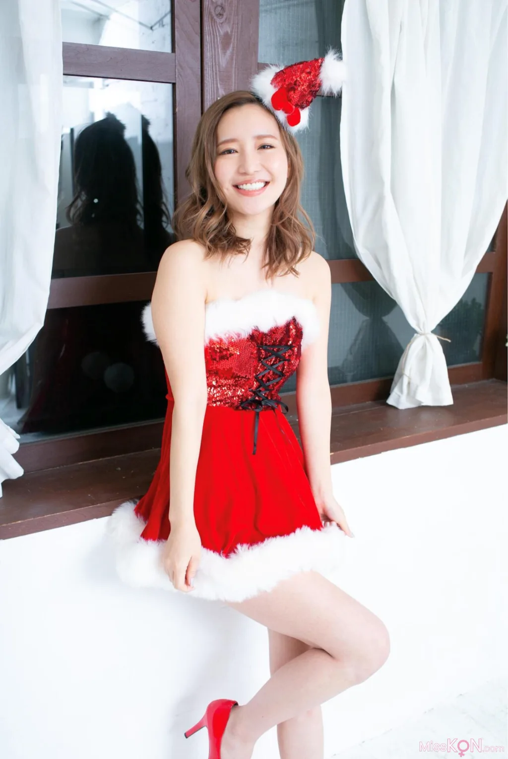[JP] Sarina Kurokawa (黒川さりな): Red 005 Kurokawa  Sarina 01 (56 photos)
