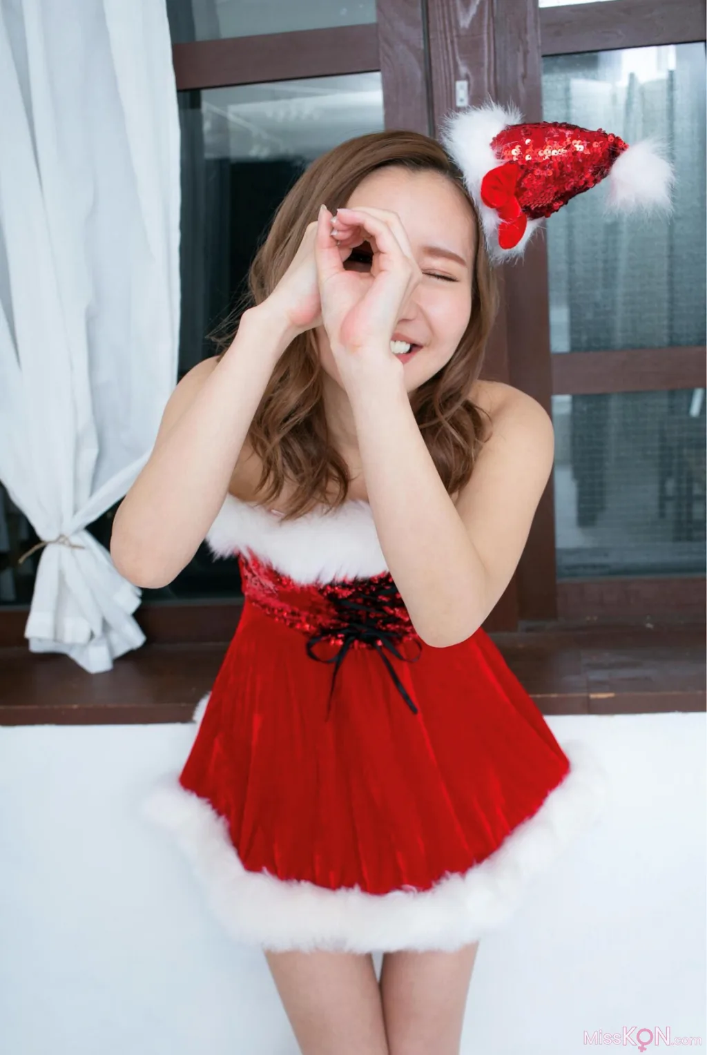 [JP] Sarina Kurokawa (黒川さりな): Red 005 Kurokawa  Sarina 01 (56 photos)