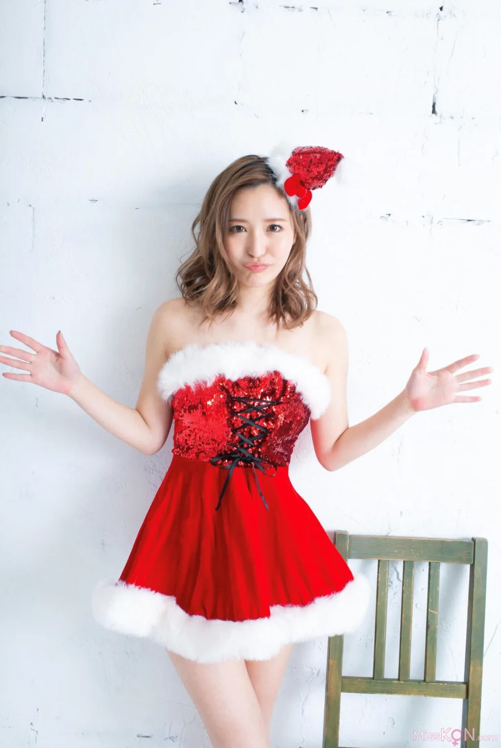 [JP] Sarina Kurokawa (黒川さりな): Red 005 Kurokawa  Sarina 01 (56 photos)