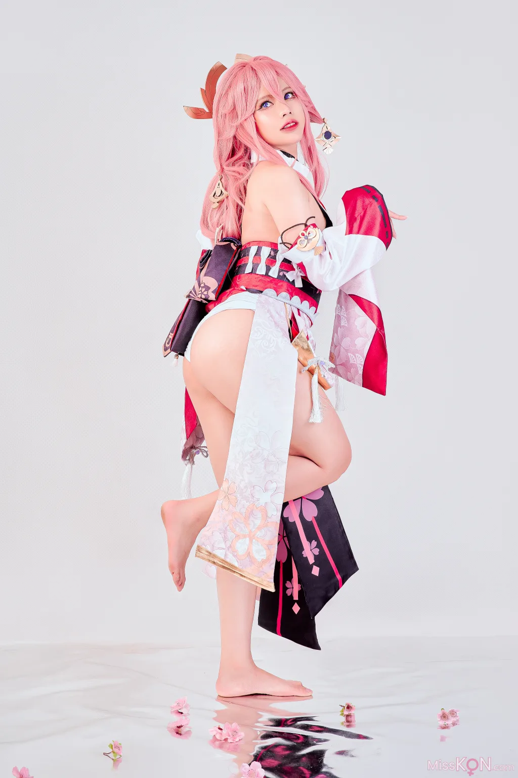 Coser@PingPing: Yae Miko (30 photos)