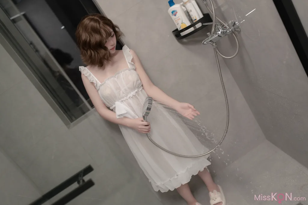 Coser@Bangni邦尼: 湿身 (84 photos)