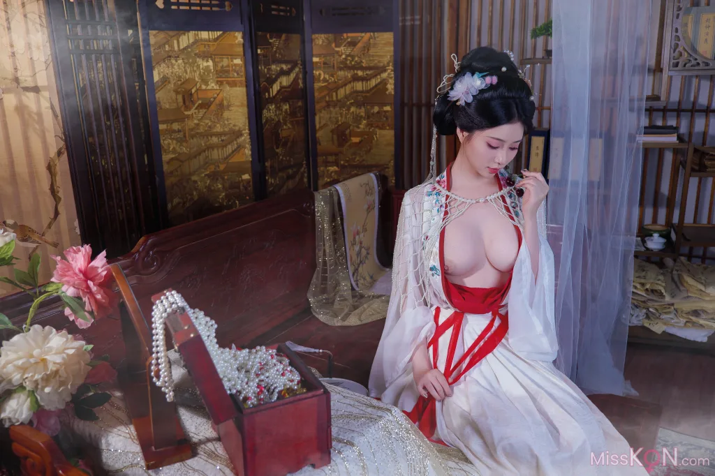 Coser@年年Nnian: 广寒宫 (80 photos)