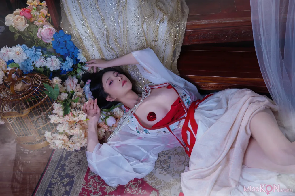 Coser@年年Nnian: 广寒宫 (80 photos)