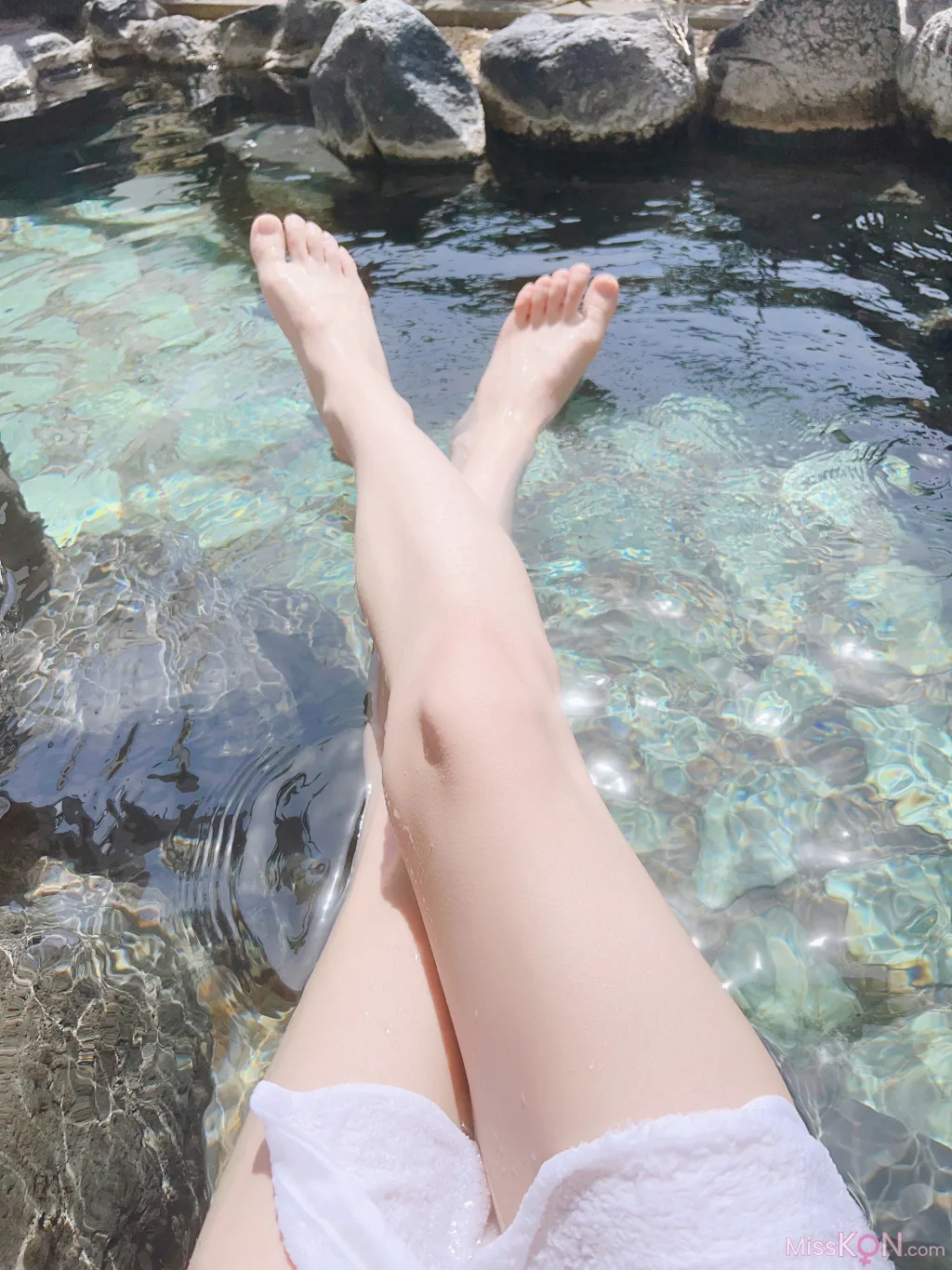Coser@水淼Aqua: 2025年02月fantia会员订阅 一緒に温泉に入らない？ (32 photos)