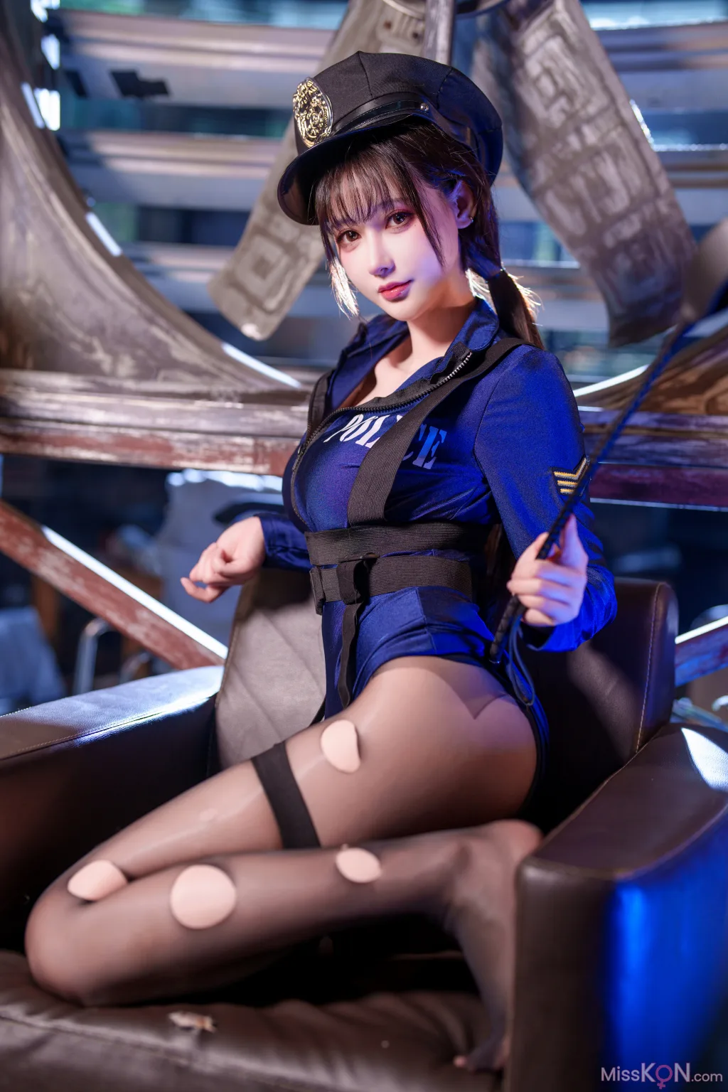 Coser@羽生三未: 纯狱之风女警 (31 photos)