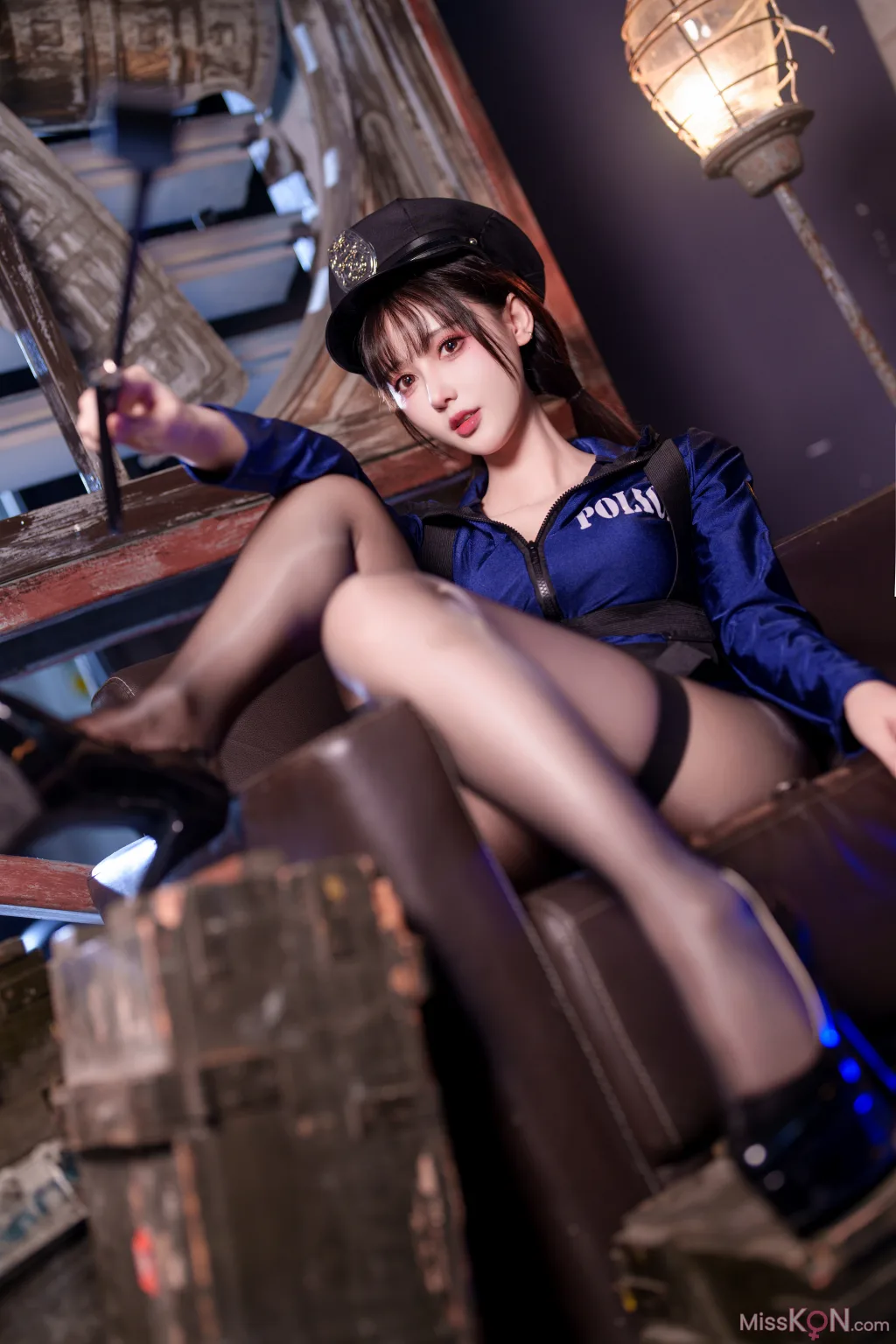 Coser@羽生三未: 纯狱之风女警 (31 photos)