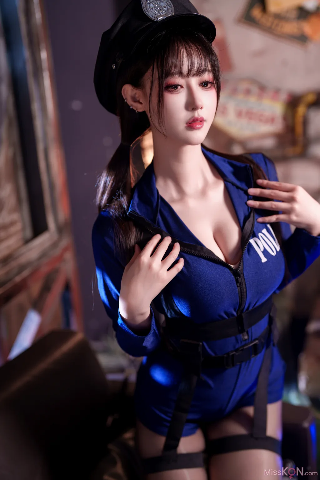 Coser@羽生三未: 纯狱之风女警 (31 photos)