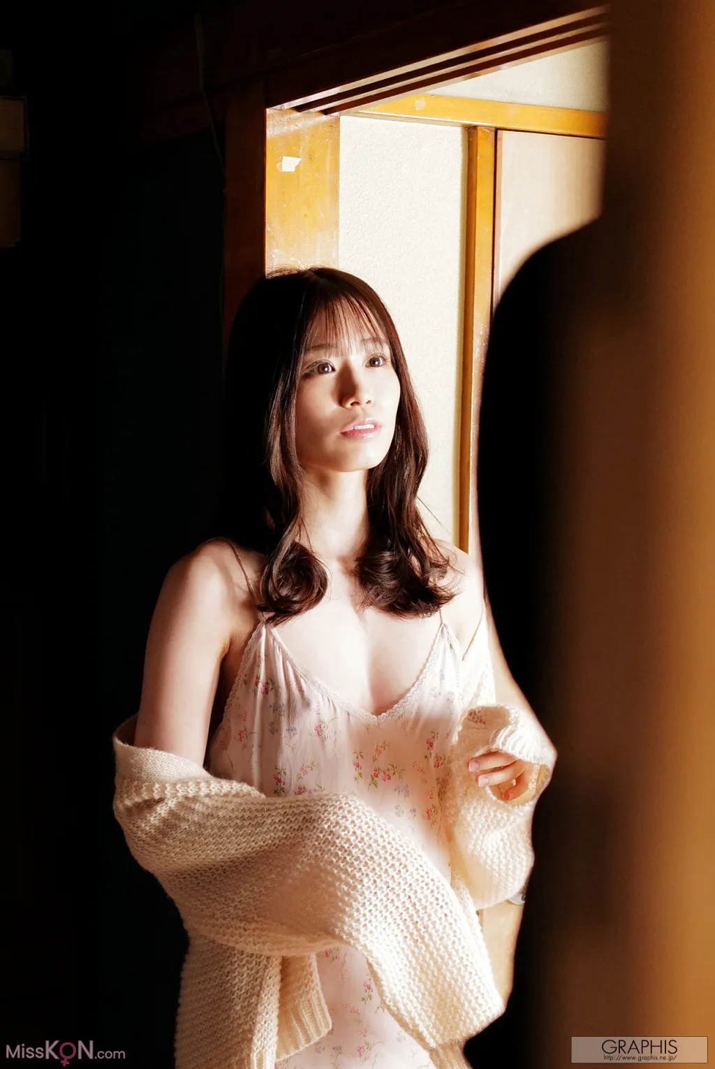 [JP] Miho Nana (未歩なな): [Graphis Gals] No.552 VIVACIOUS (141 photos)