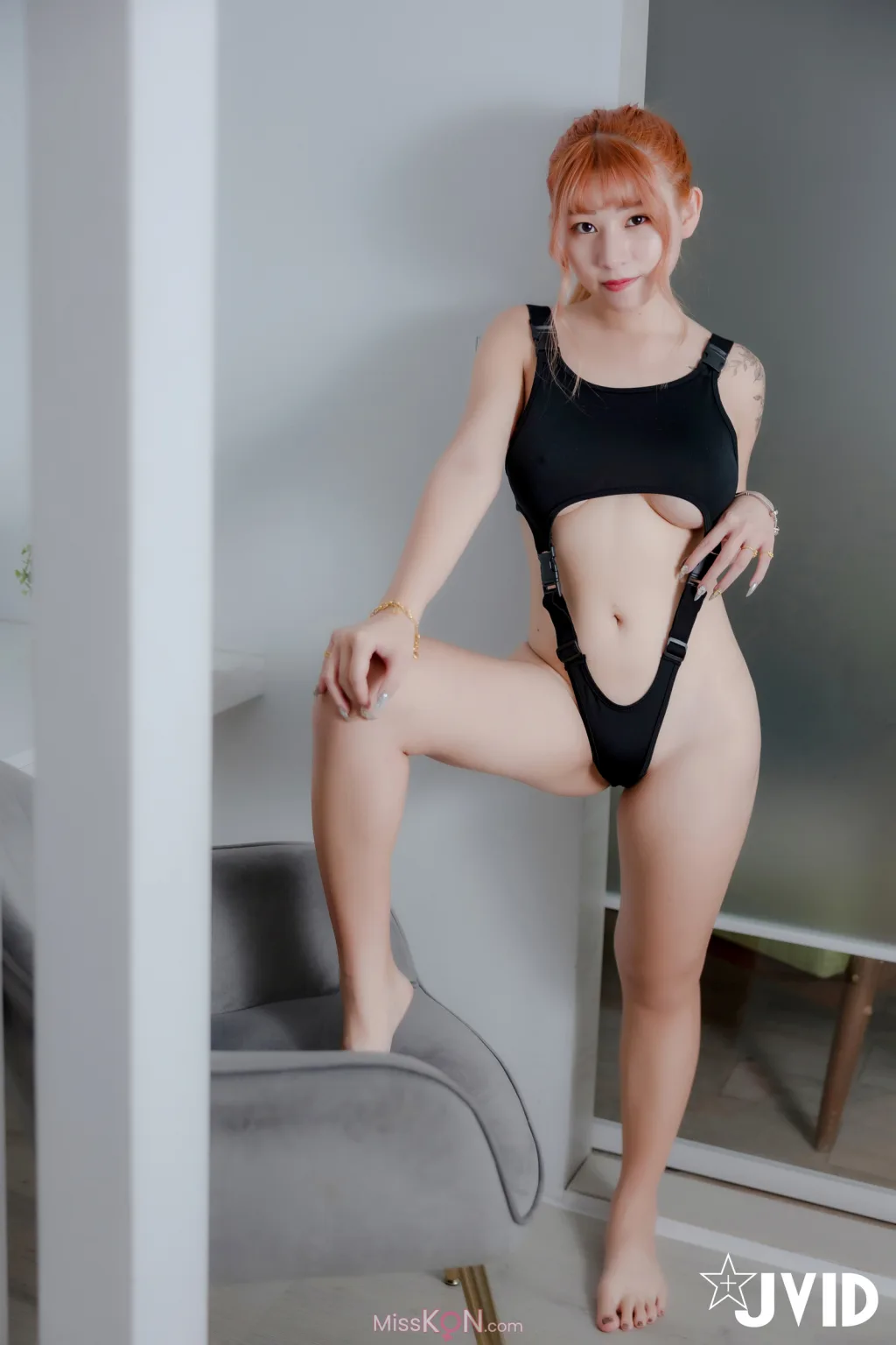 [JVID] 艾瑪好辣owo: 性感巨乳艾瑪女教練傳授健身密技太激烈BB濕濕的好害羞 (202 photos )
